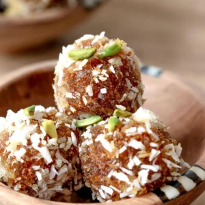 নারকেল ও বাদাম মিশ্রিত গুড়